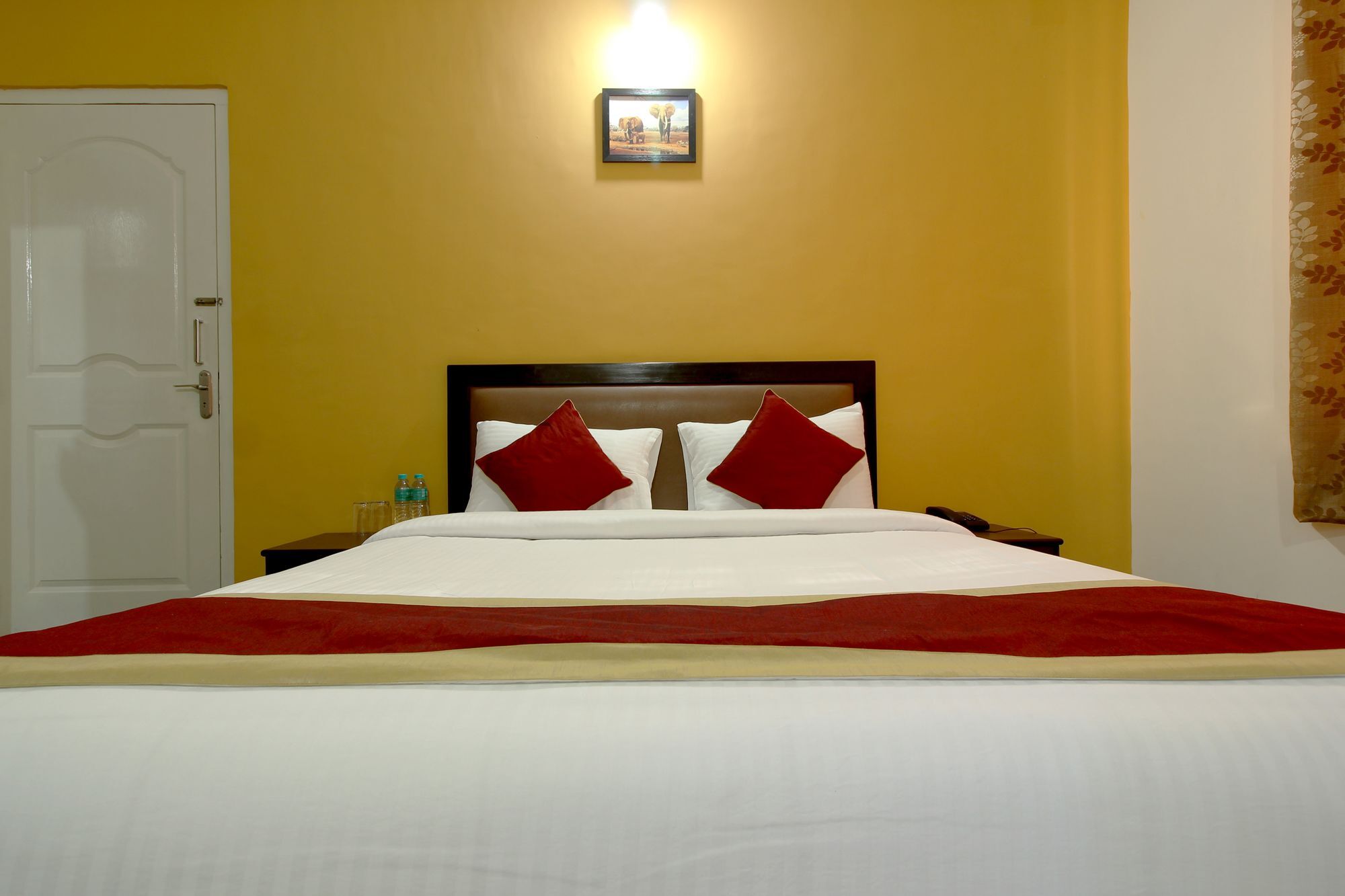 The Banjaara Suites Бангалор Экстерьер фото
